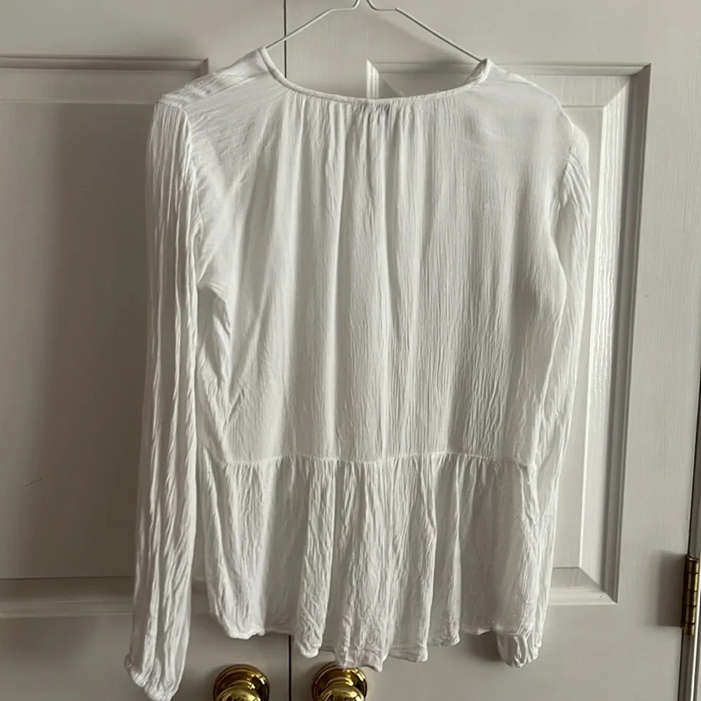 White blouse - Picture 2 of 3